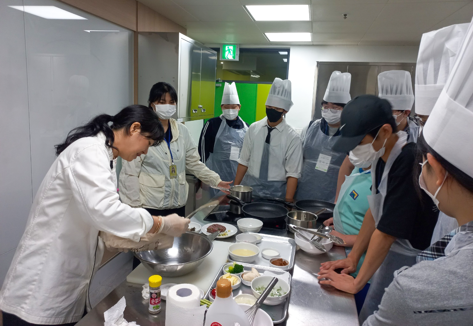 381_251010_안산대학교 웰니스푸드테라피학과 느린학습 청소년 대상 조리사 직업체험 교육 실시.png